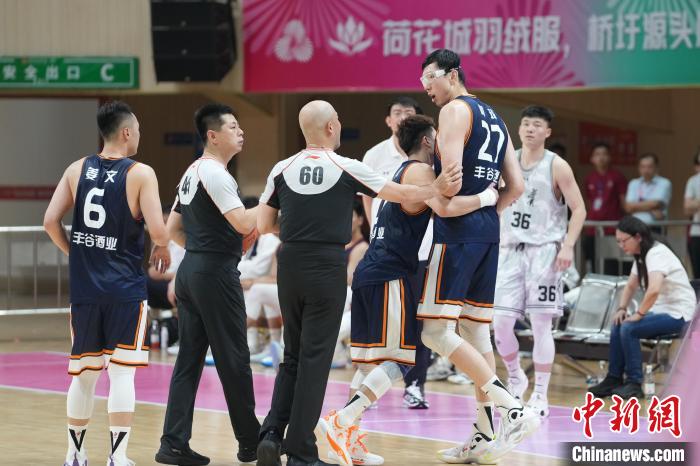 全运会男子篮球A组资格赛在广西贵港正式开幕，