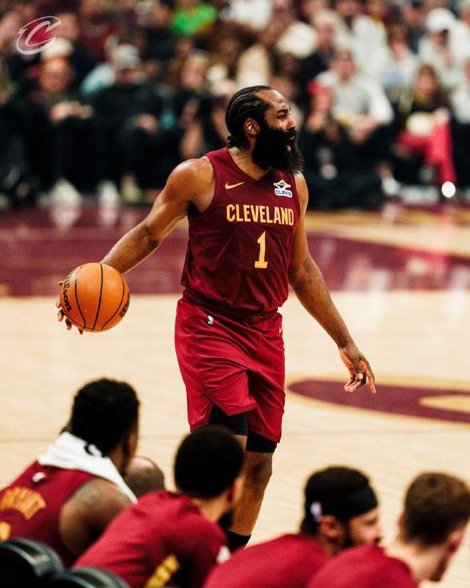 斯特鲁斯复出首秀难救主 骑士爆冷120-130负独行侠