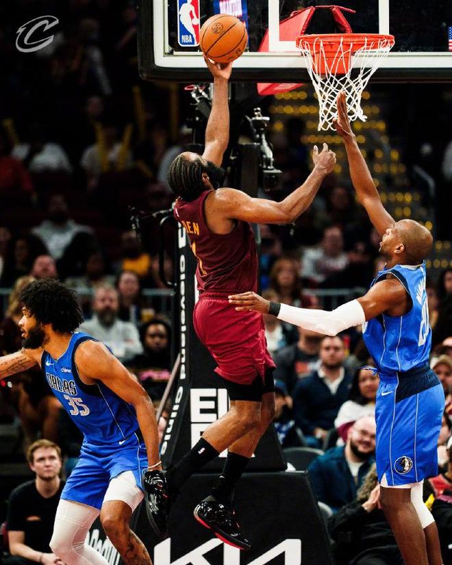 斯特鲁斯复出首秀难救主 骑士爆冷120-130负独行侠