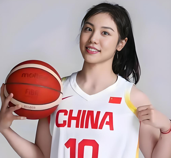 张茹首发出场0分3次犯规被弃用 中国女篮力克巴