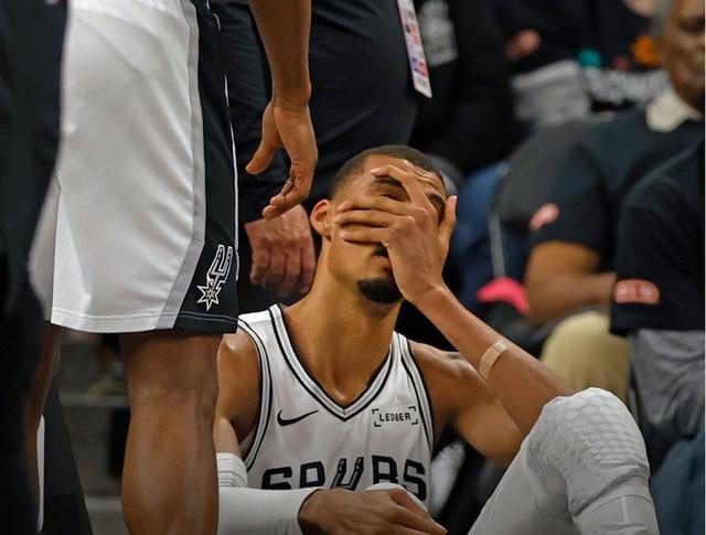 文班亚马伤退马刺遭逆转开拓者客场取胜